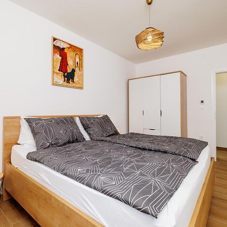 Apartmani Viktorija Jadranovo Esterno foto