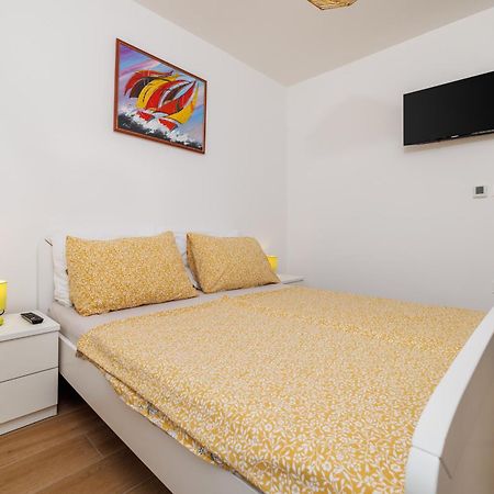 Apartmani Viktorija Jadranovo Esterno foto