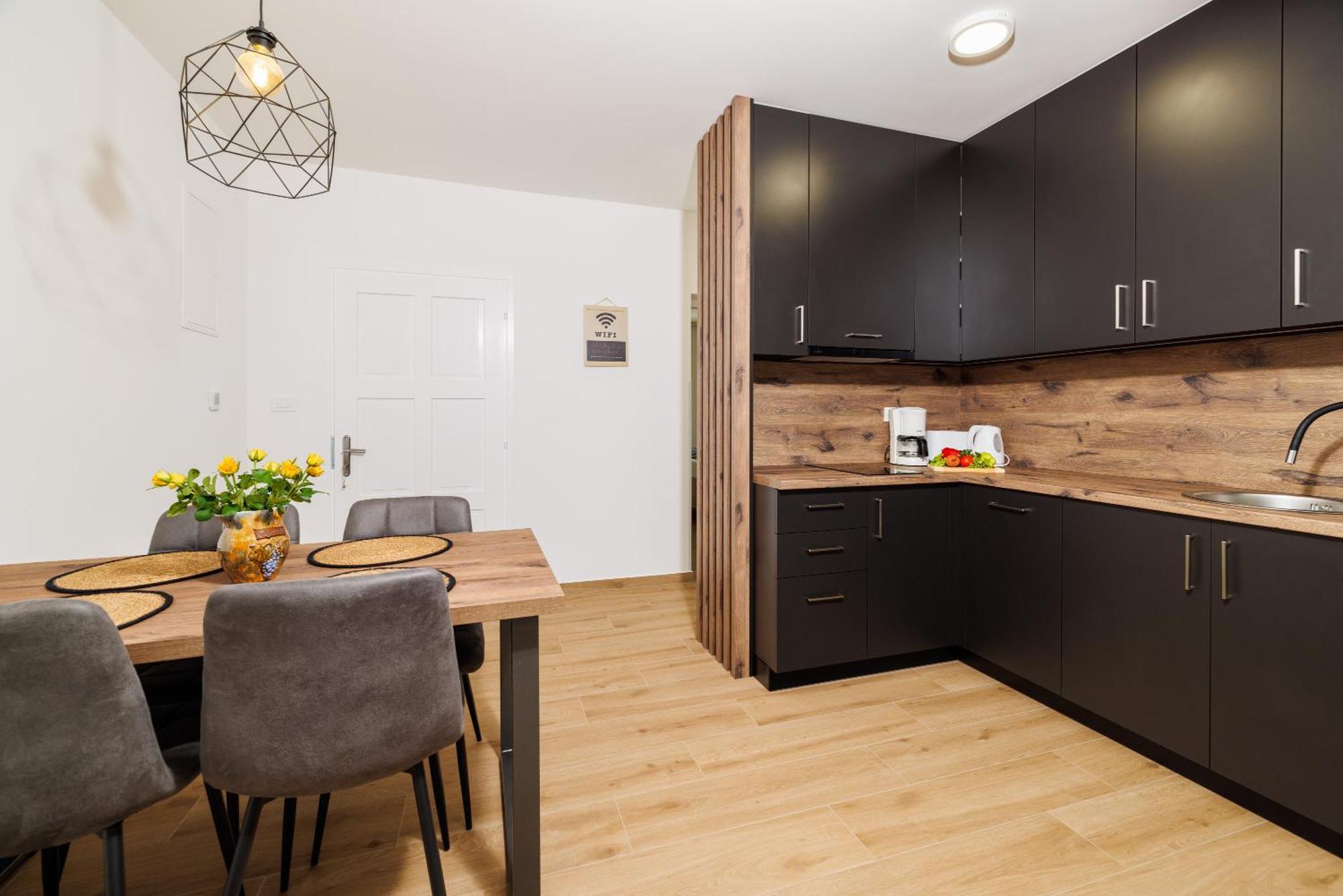 Apartmani Viktorija Jadranovo Esterno foto