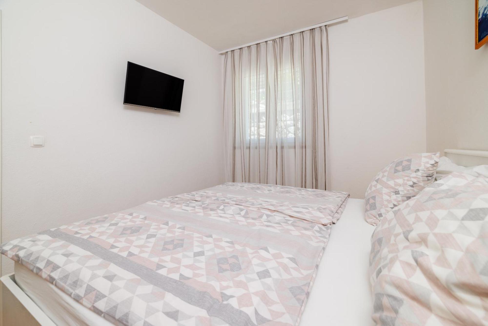 Apartmani Viktorija Jadranovo Esterno foto