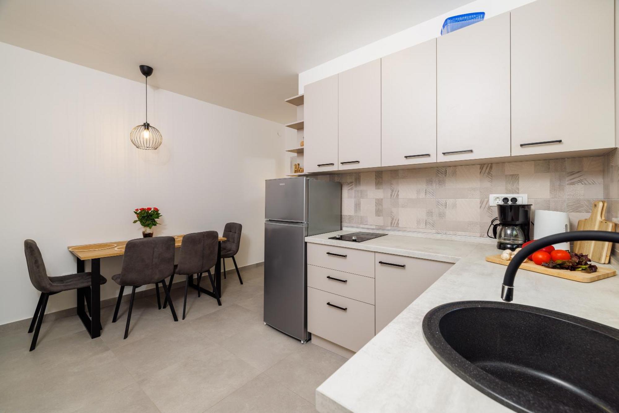 Apartmani Viktorija Jadranovo Esterno foto