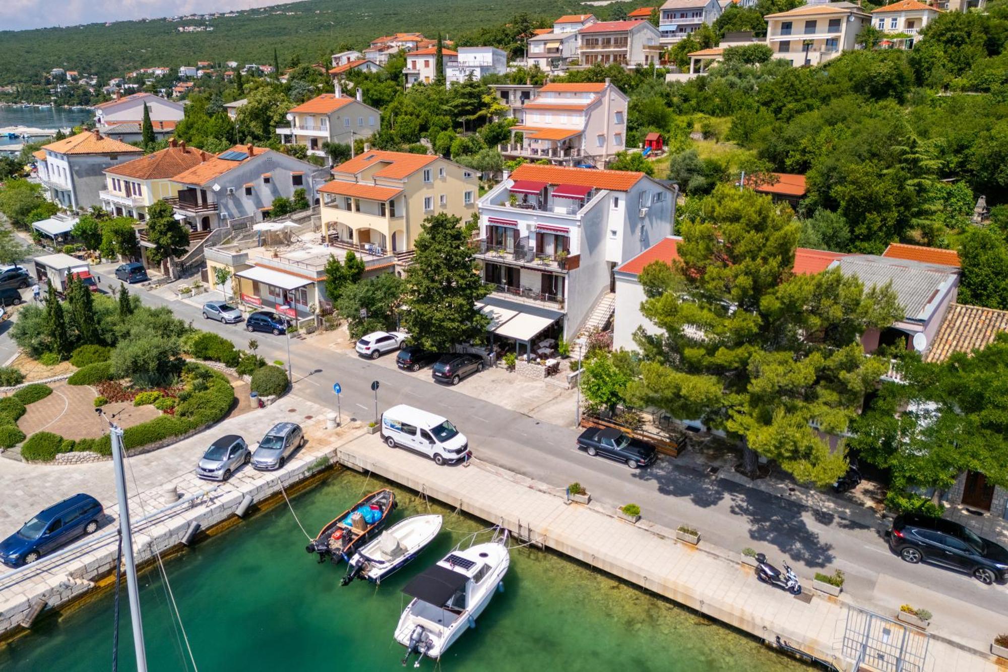 Apartmani Viktorija Jadranovo Esterno foto