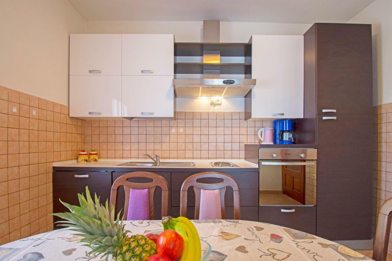 Apartmani Viktorija Jadranovo Esterno foto